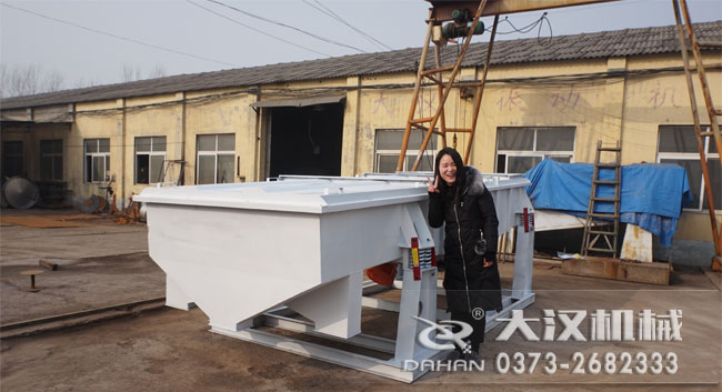 寶珠砂直線振動(dòng)篩分機(jī) 寶珠砂直線振動(dòng)篩分機(jī)